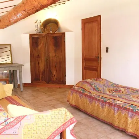 Luxueuse - Piscine Grillon